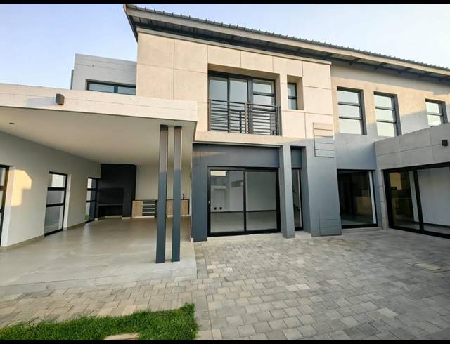 4 BEDROOM HOUSE FOR SALE IN MIDSTREAM HEIGHTS